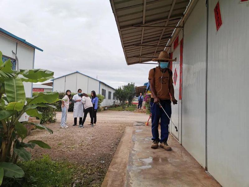 CR9 Project Management Department disinfects the employees’ residential area.