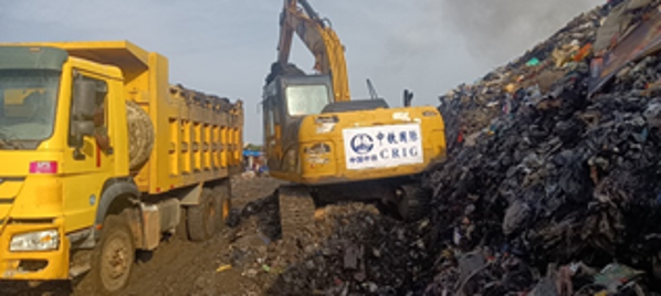 7.塞拉利昂项目部协助市政府清理城市生活垃圾