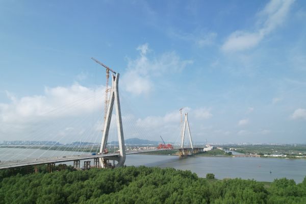南中高速洪奇门特大桥成功合龙