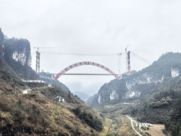 中铁宝桥参建贵平高速马场河特大桥合龙 (2)
