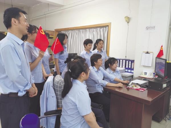 基层党支部收看党的二十大开幕会 基层党支部收看党的二十大开幕会