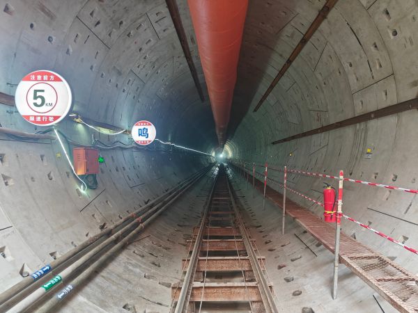 Z2线02标滨中区间隧道成型照片