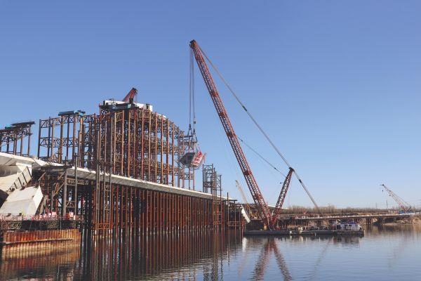 建设中的京雄高速全线标志性建筑、控制性工程永定河特大桥